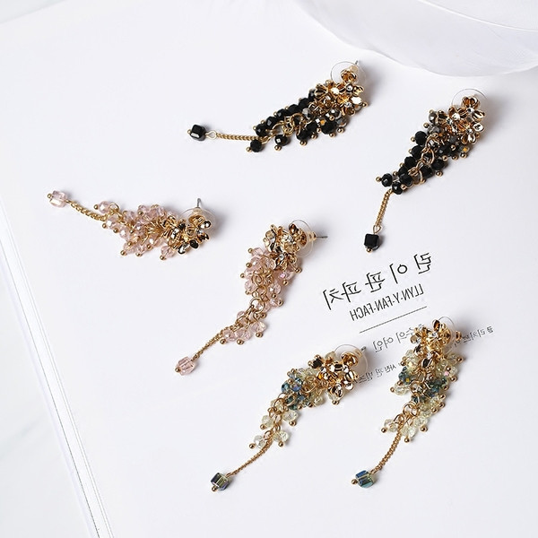 Női hosszú fülbevaló három színben kövekkel