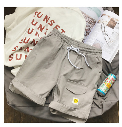 Alkalmi férfi rövidnadrág zsebbel és rátéttel több színben