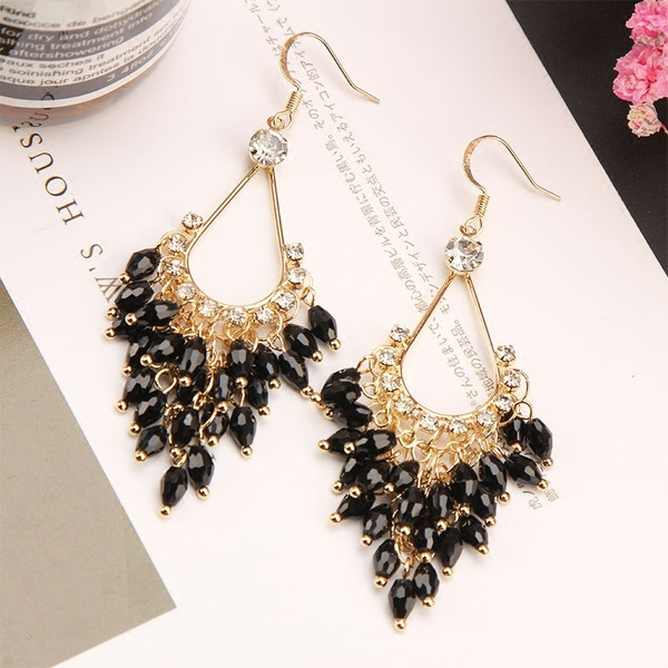 Modern női fülbevaló két színben gyöngyökkel