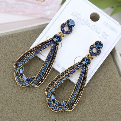 Aktuális női fülbevaló kövekkel, kék színben