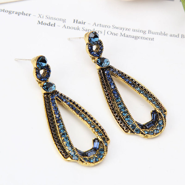 Aktuális női fülbevaló kövekkel, kék színben