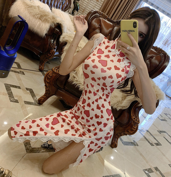 Γυναικείο μοντέρνα φόρεμα με μοντέρνα εφαρμογή