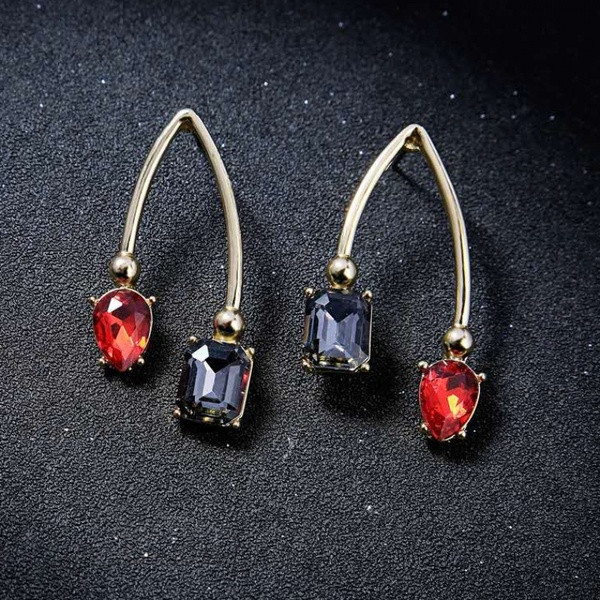 Cercei eleganti de dama in culoarea aurie si pietre colorate