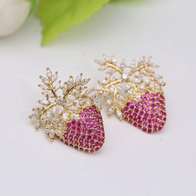 Modern női fülbevaló kövekkel, rózsaszín és fehér színben