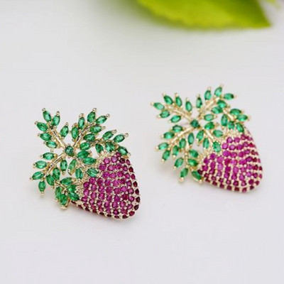 Modern női fülbevaló kövekkel, rózsaszín és fehér színben