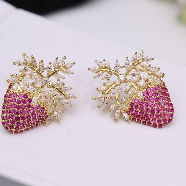 Modern női fülbevaló kövekkel, rózsaszín és fehér színben