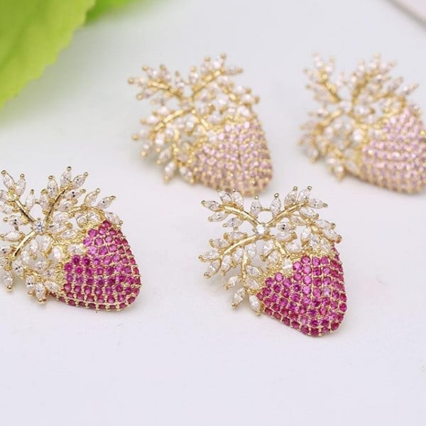 Modern női fülbevaló kövekkel, rózsaszín és fehér színben