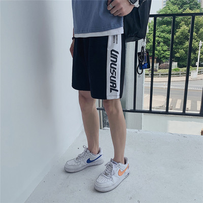 Pantaloni scurți casual pentru bărbați cu margini colorate și inscripție în mai multe culori