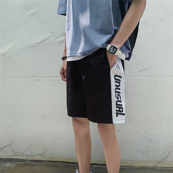 Pantaloni scurți casual pentru bărbați cu margini colorate și inscripție în mai multe culori