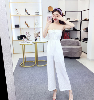 Κομψές γυναικείες φόρμες χωρίς κορδόνια σε μαύρο και άσπρο χρώμα