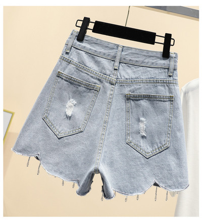 Femei moderne subțiri cu talie înaltă și pietre în albastru