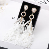 Model nou de cercei dama alb cu perle