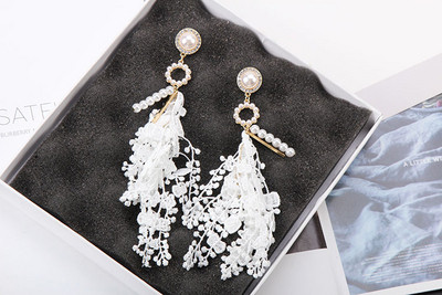 Model nou de cercei dama alb cu perle