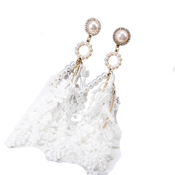 Model nou de cercei dama alb cu perle