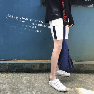 Pantaloni scurți pentru bărbați în alb-negru