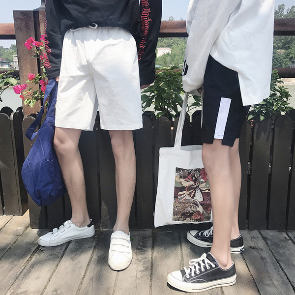 Pantaloni scurți pentru bărbați în alb-negru