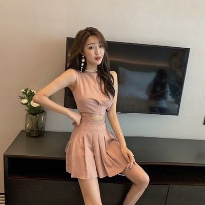 Κομψό και μοντέρνο γυναικείο σετ φούστα και αμάνικο σε τρία χρώματα