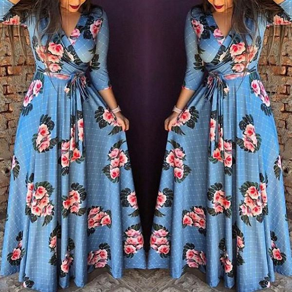 Rochie casual de dama cu decolteu in V si motiv floral in albastru