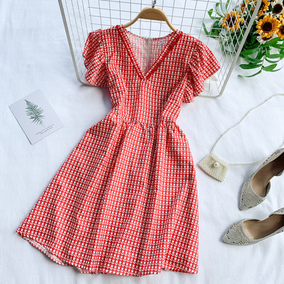 Női ruha hátul cipzárral és V-nyakkal