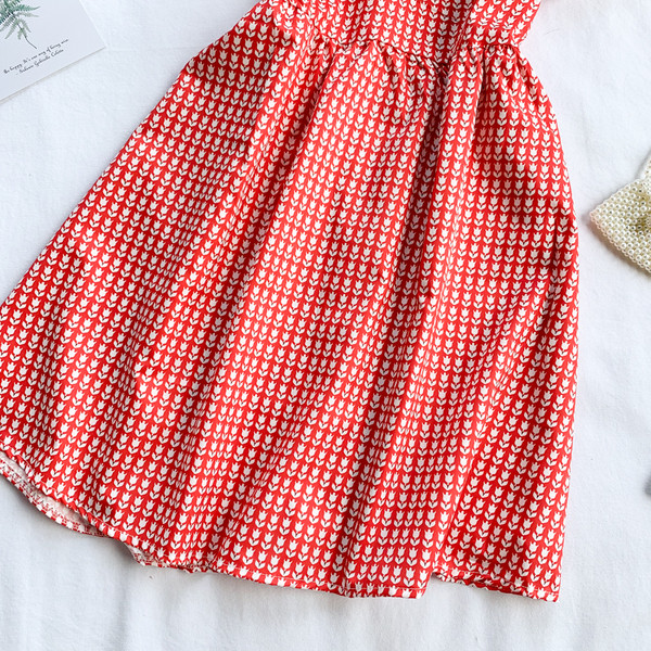 Női ruha hátul cipzárral és V-nyakkal