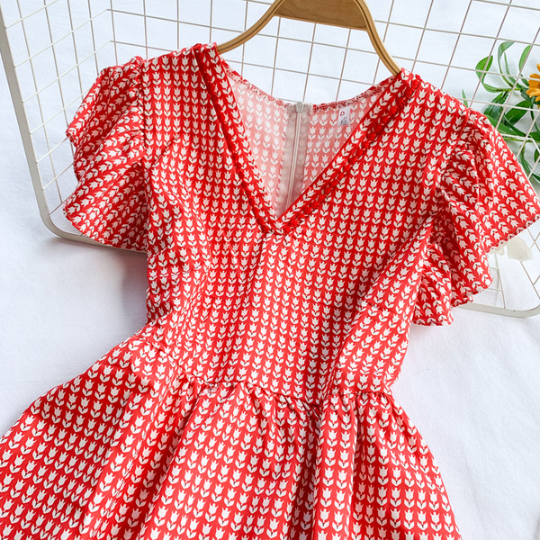 Női ruha hátul cipzárral és V-nyakkal