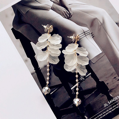 Cercei eleganti de dama in alb cu pietre si perle