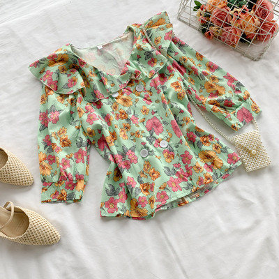 Μοντέρνα γυναικεία μπλούζα με κουμπιά και φυτικά μοτίβα