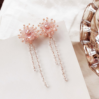 Cercei lungi de dama in alb si roz