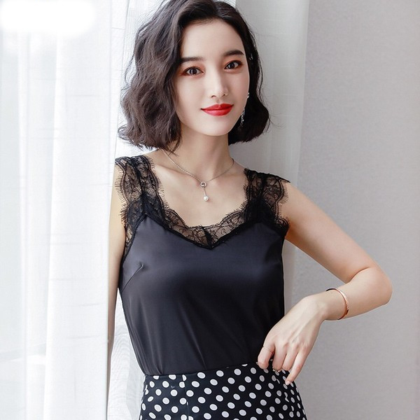 Modern női felső, csipkepántokkal, többféle színben