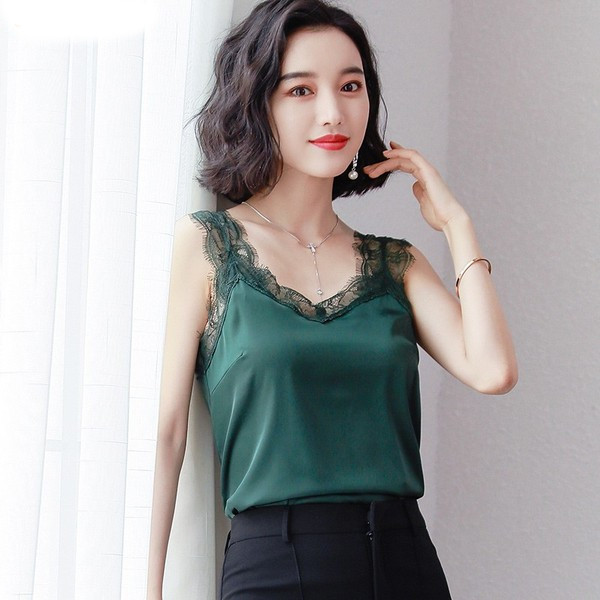 Modern női felső, csipkepántokkal, többféle színben