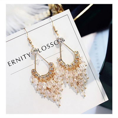 Hosszú női fülbevaló kövekkel és gyöngyökkel