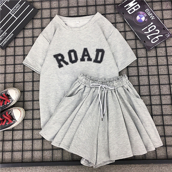 Ежедневен дамски комплект от две части в сив и черен цвят 