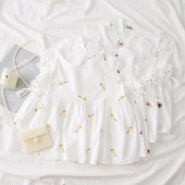 Napi női felső, fehér hímzéssel