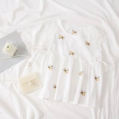 Napi női felső, fehér hímzéssel