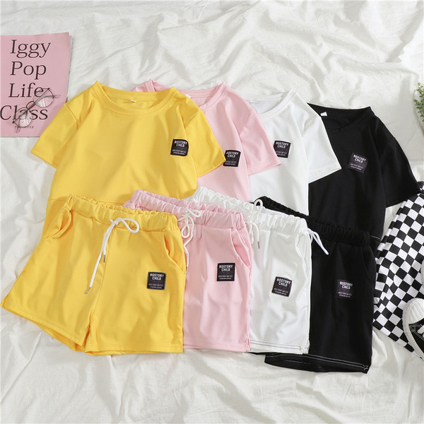 Ежедневен дамски комплект от две части тениска + къси панталони в няколко цвята 