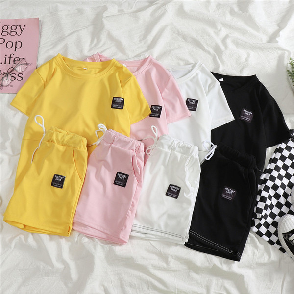 Ежедневен дамски комплект от две части тениска + къси панталони в няколко цвята 