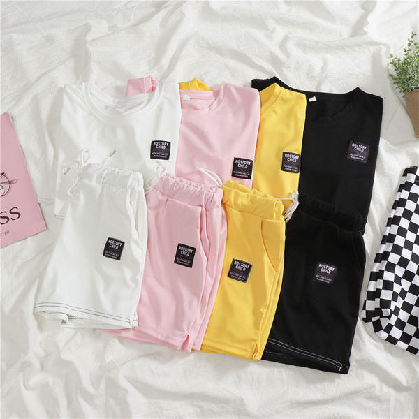 Ежедневен дамски комплект от две части тениска + къси панталони в няколко цвята 