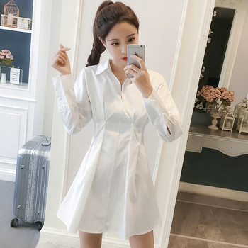 Κομψό γυναικείο φόρεμα με κολάρο σε λευκό και μαύρο χρώμα