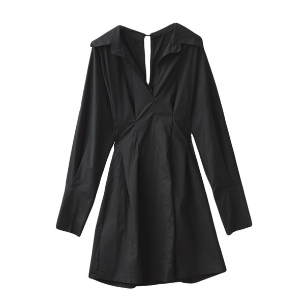 Κομψό γυναικείο φόρεμα με κολάρο σε λευκό και μαύρο χρώμα