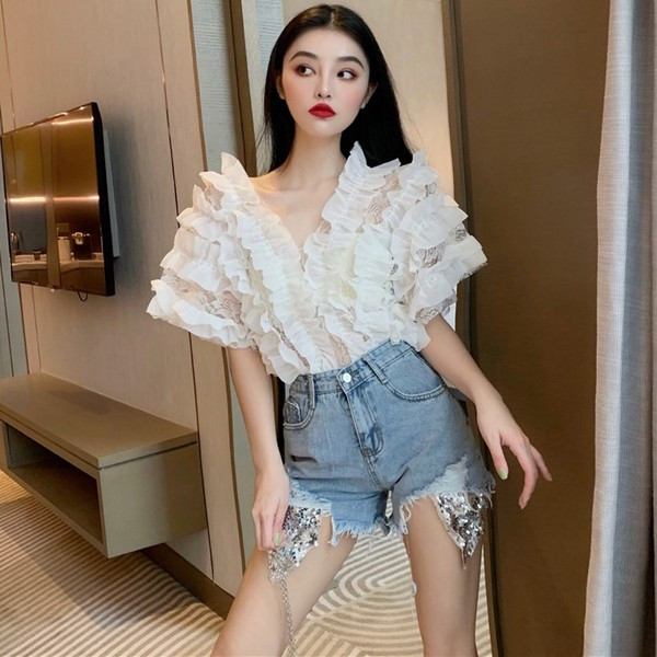 Γυναικεία μπλούζα με δαντέλα και V-neckline