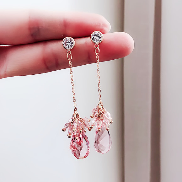 Cercei moderni de dama in doua culori cu pietre