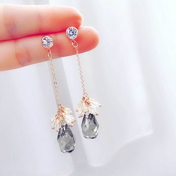 Cercei moderni de dama in doua culori cu pietre