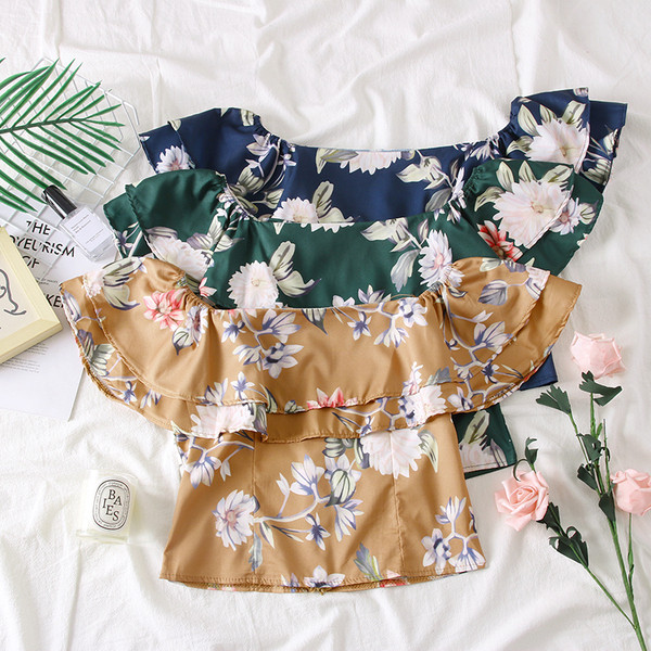 Κομψή γυναικεία μπλούζα σε διάφορα χρώματα με floral μοτίβα