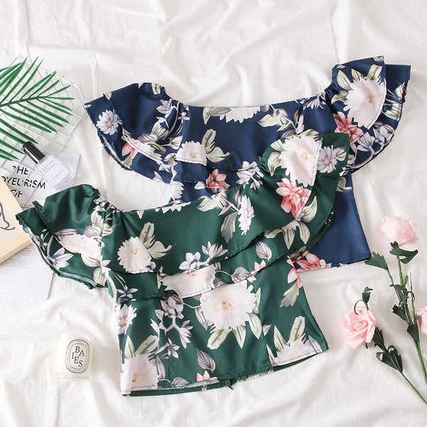 Κομψή γυναικεία μπλούζα σε διάφορα χρώματα με floral μοτίβα