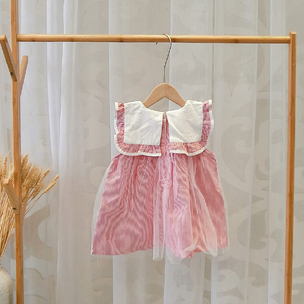 Rochie modernă pentru copii în dungi cu tul