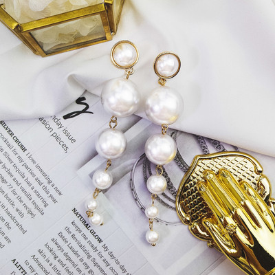 Cercei eleganti de dama in alb cu perle