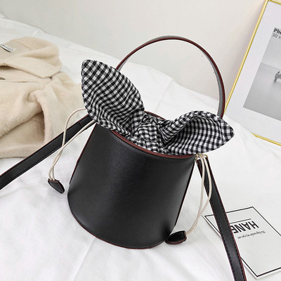 Geanta de dama moderna cu panglica in carouri