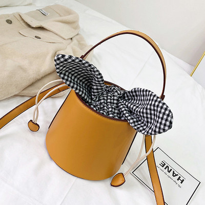 Geanta de dama moderna cu panglica in carouri