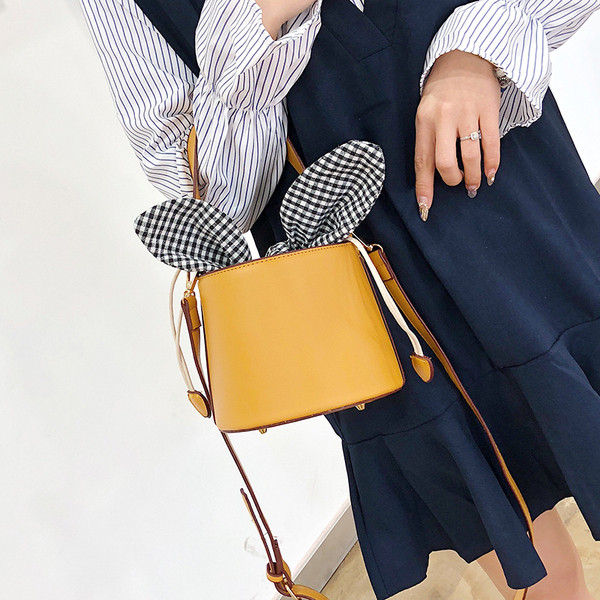 Geanta de dama moderna cu panglica in carouri