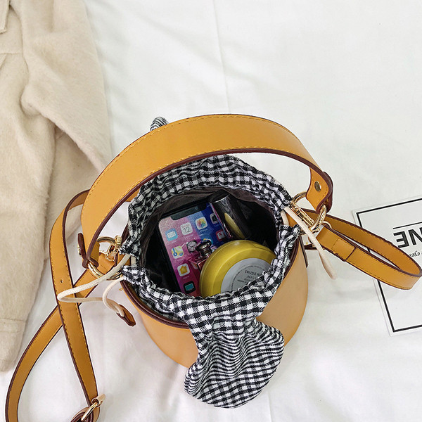 Geanta de dama moderna cu panglica in carouri